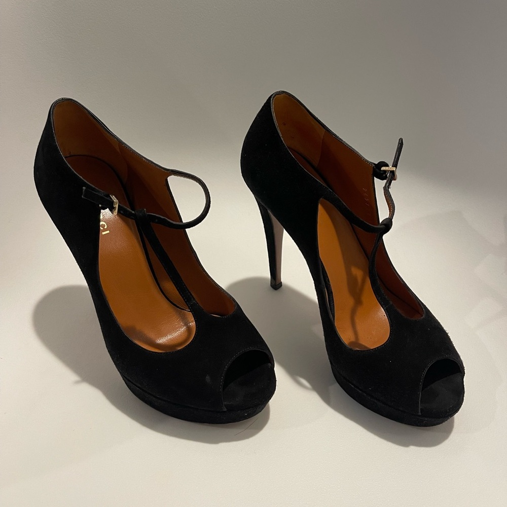 Gucci pumps